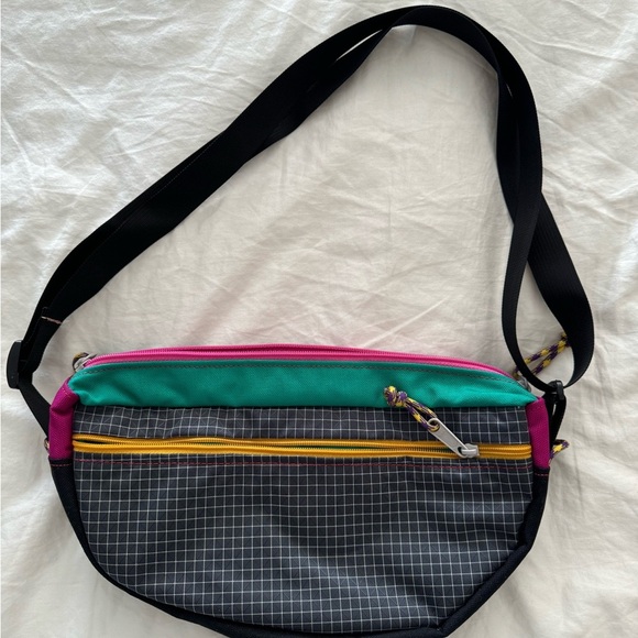 NWOT Lexi’s Tree Fort Crossbody Multicolor Bag - Picture 2 of 5